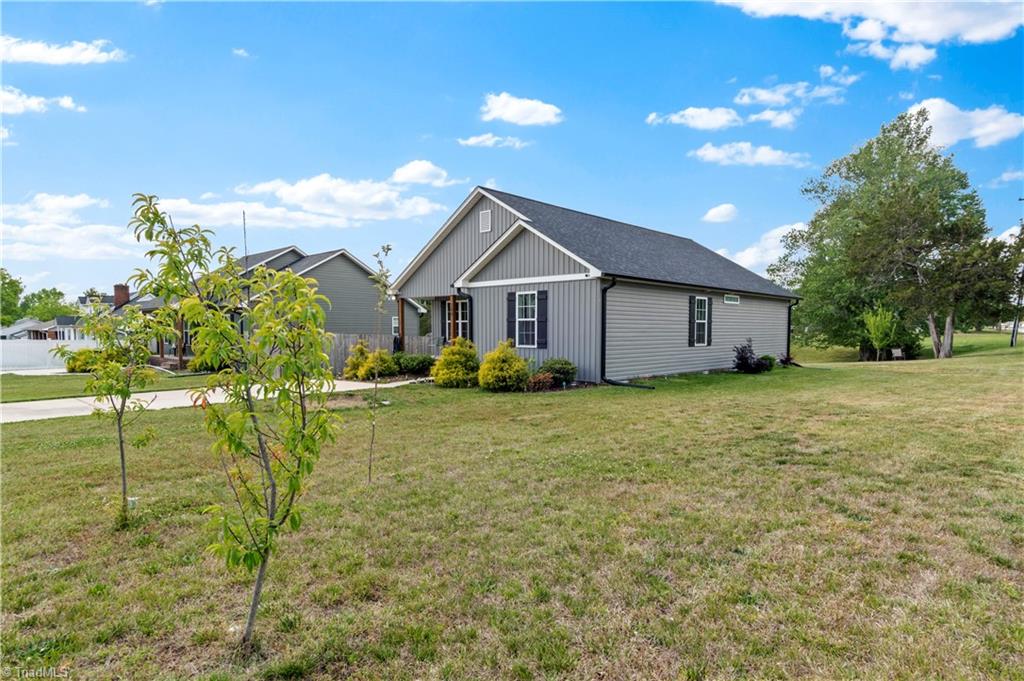 100 Hillside Drive Property Photo 2