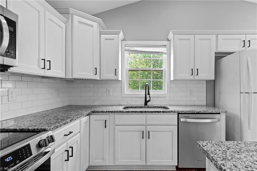 100 Hillside Drive Property Photo 7