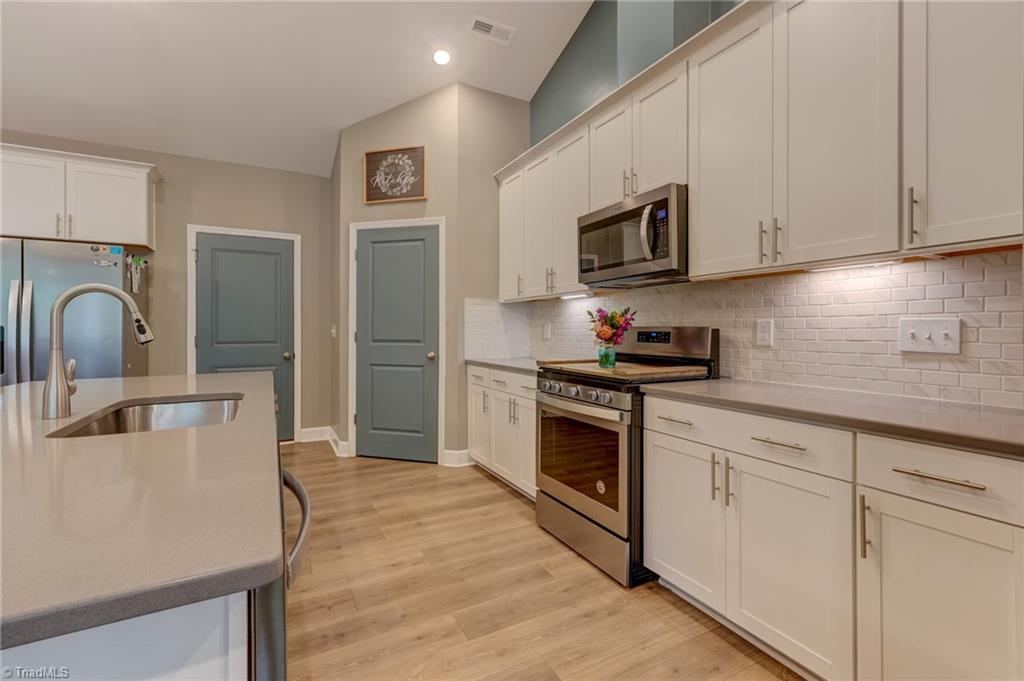 109 Broadwater Way Property Photo 14