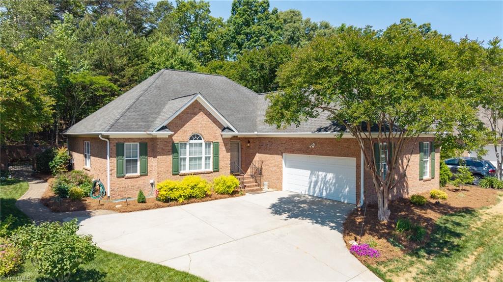 128 Oakmont Drive Property Photo 1