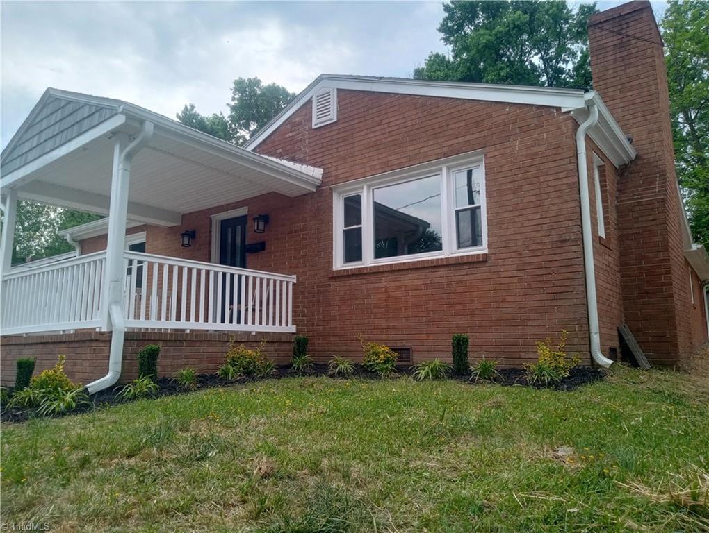 1008 E Side Drive Property Photo 2