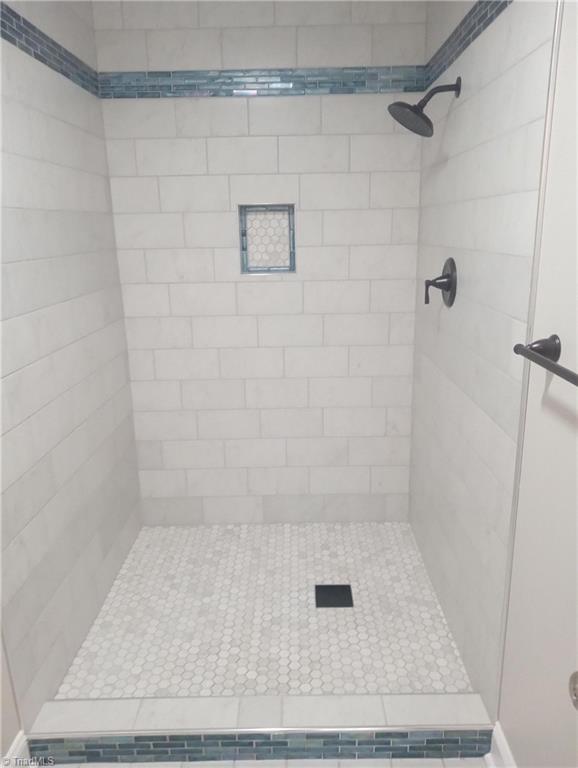 1008 E Side Drive Property Photo 11