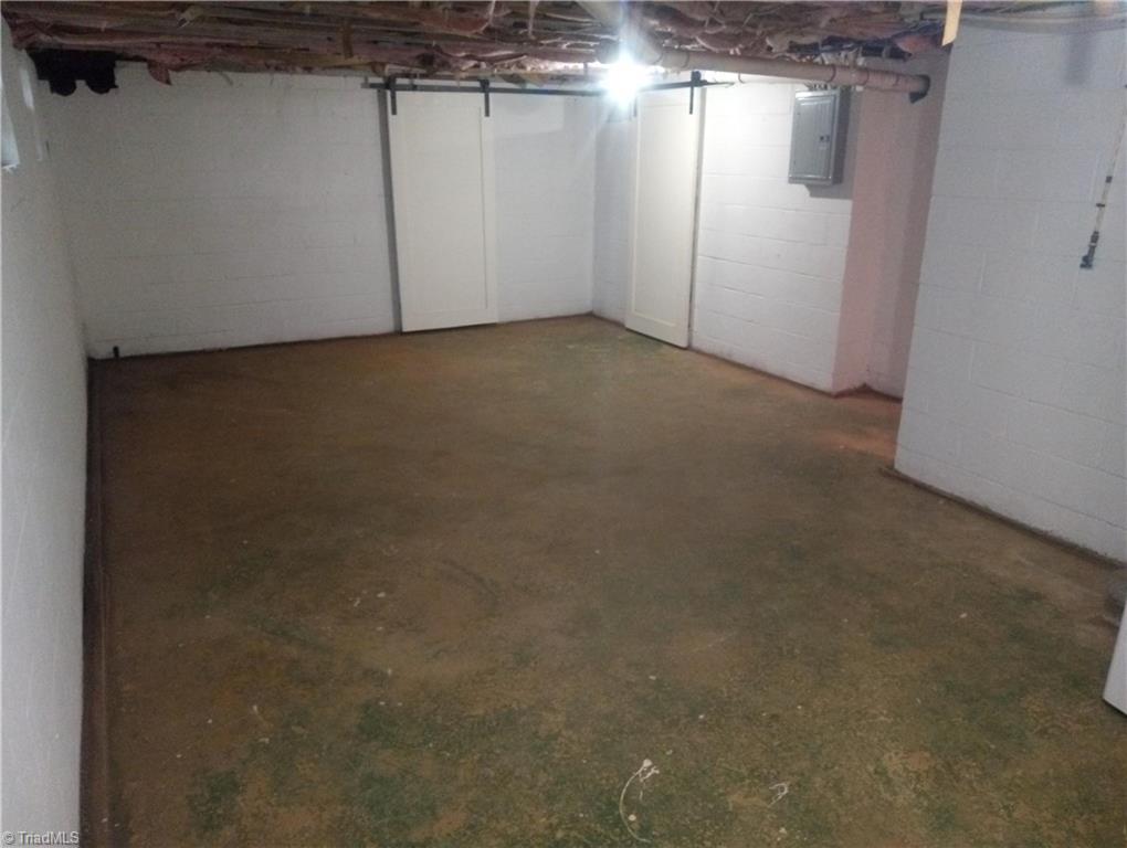 1008 E Side Drive Property Photo 24
