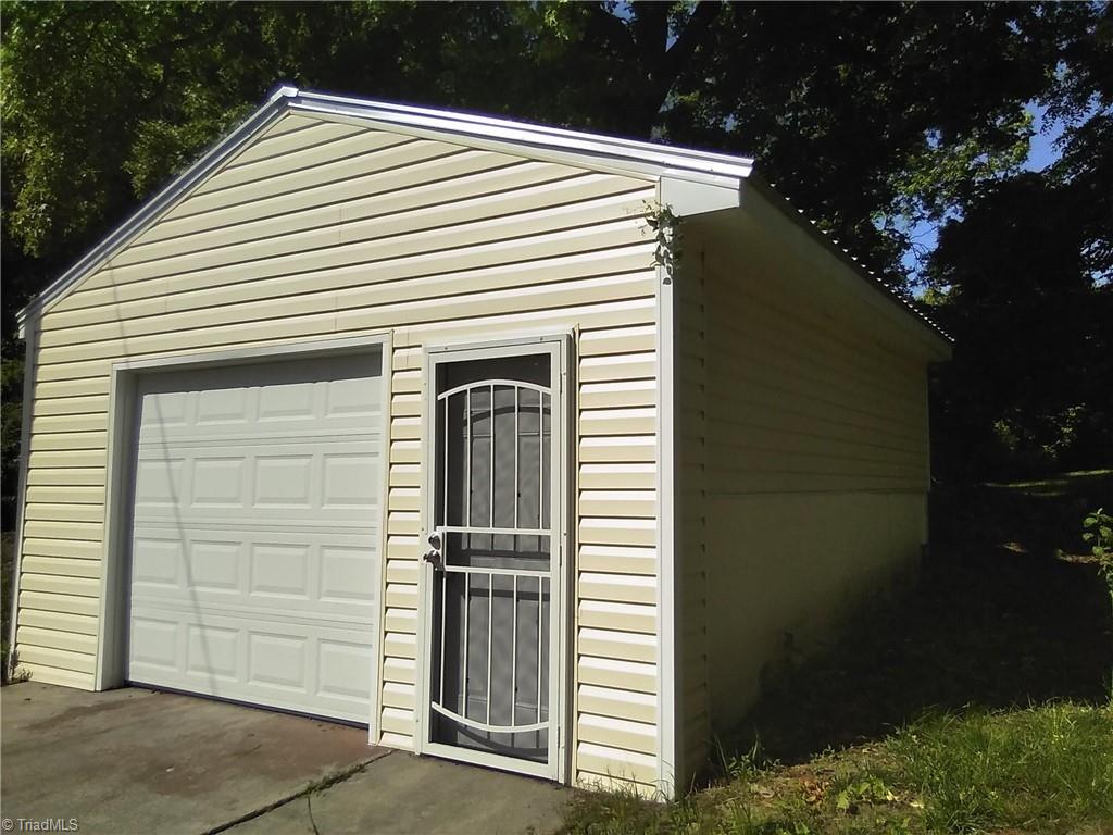 1008 E Side Drive Property Photo 25