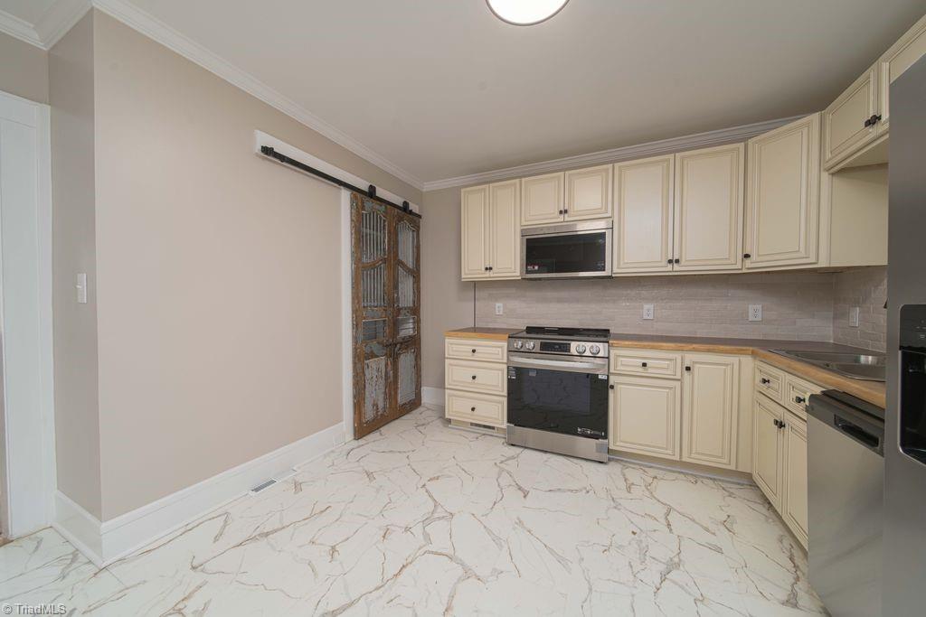 7280 Dennis Road Property Photo 6