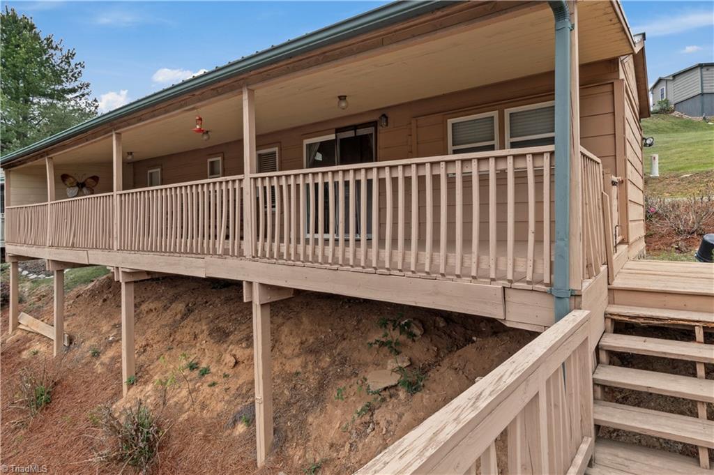 489 Buttons Lane Property Photo 2