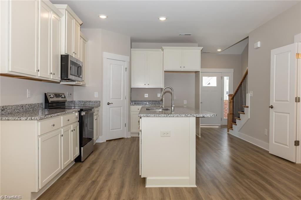 1739 Old Fields Boulevard Property Photo 8