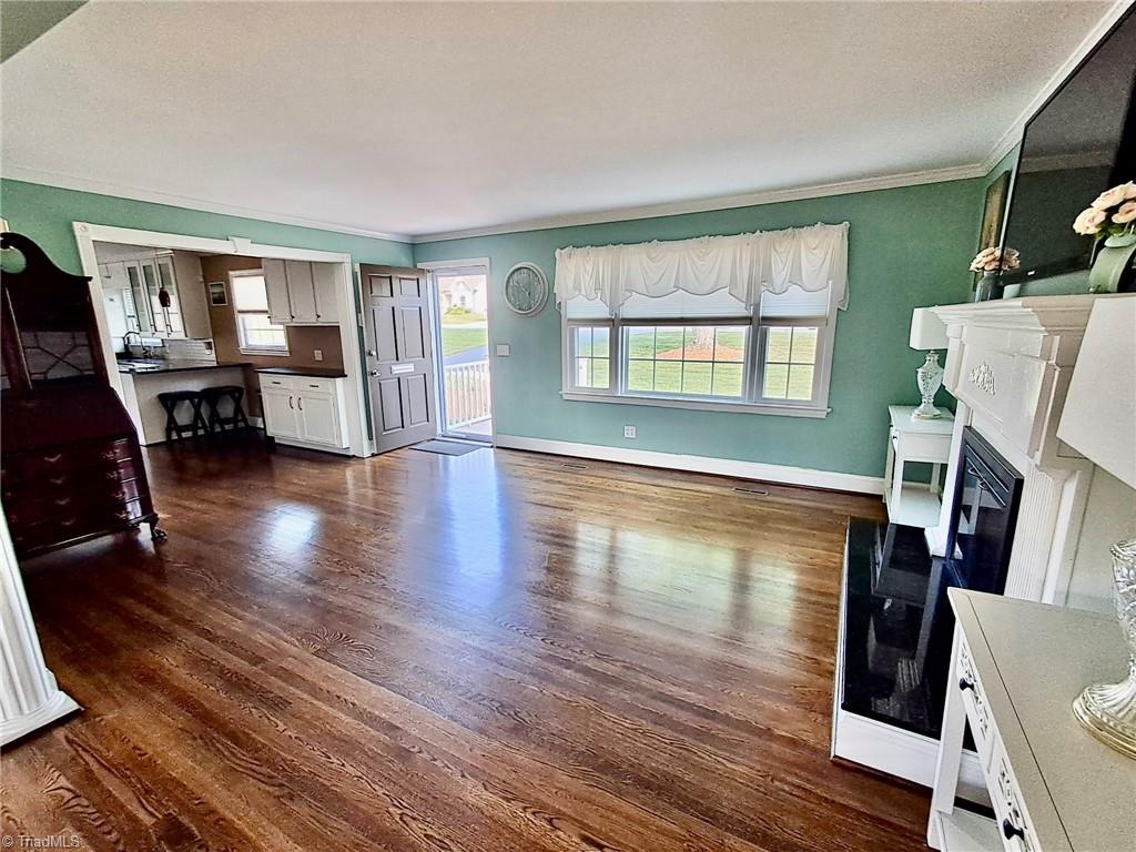 590 N Peace Haven Road Property Photo 4