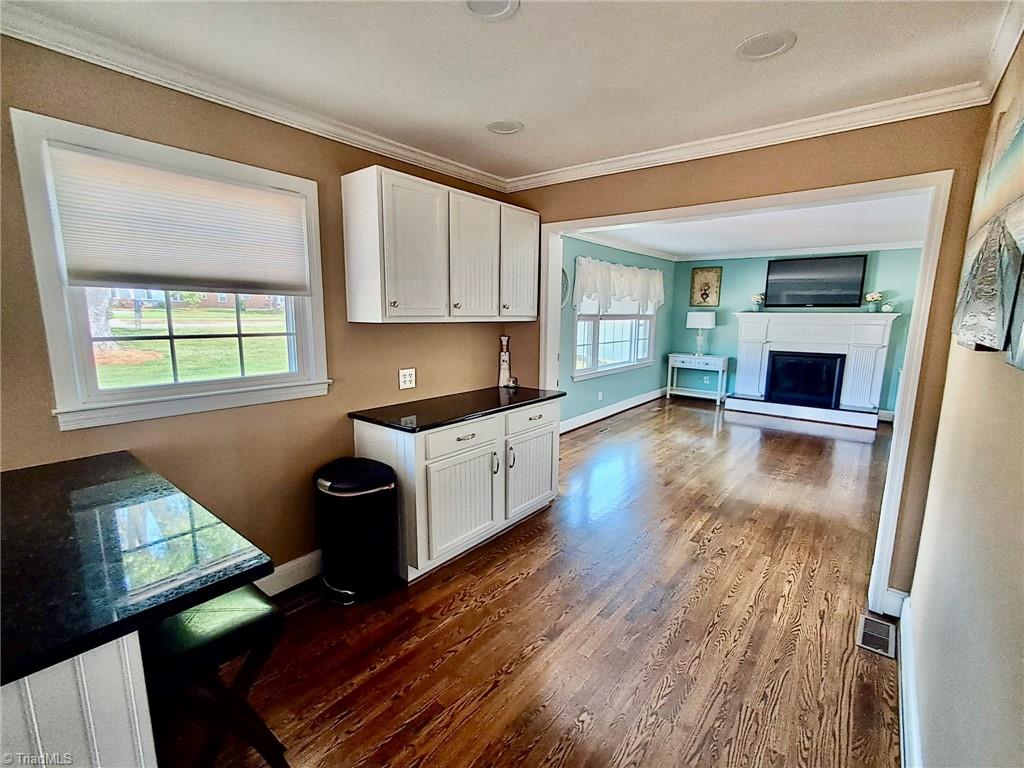 590 N Peace Haven Road Property Photo 6