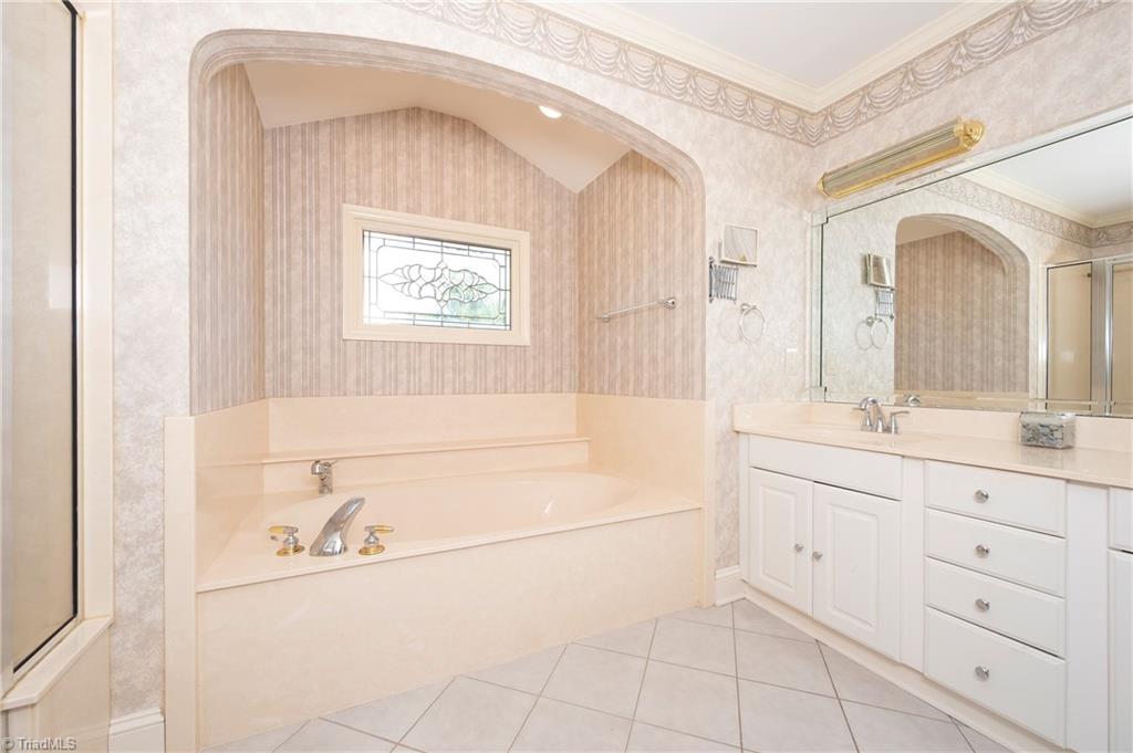 590 N Peace Haven Road Property Photo 13