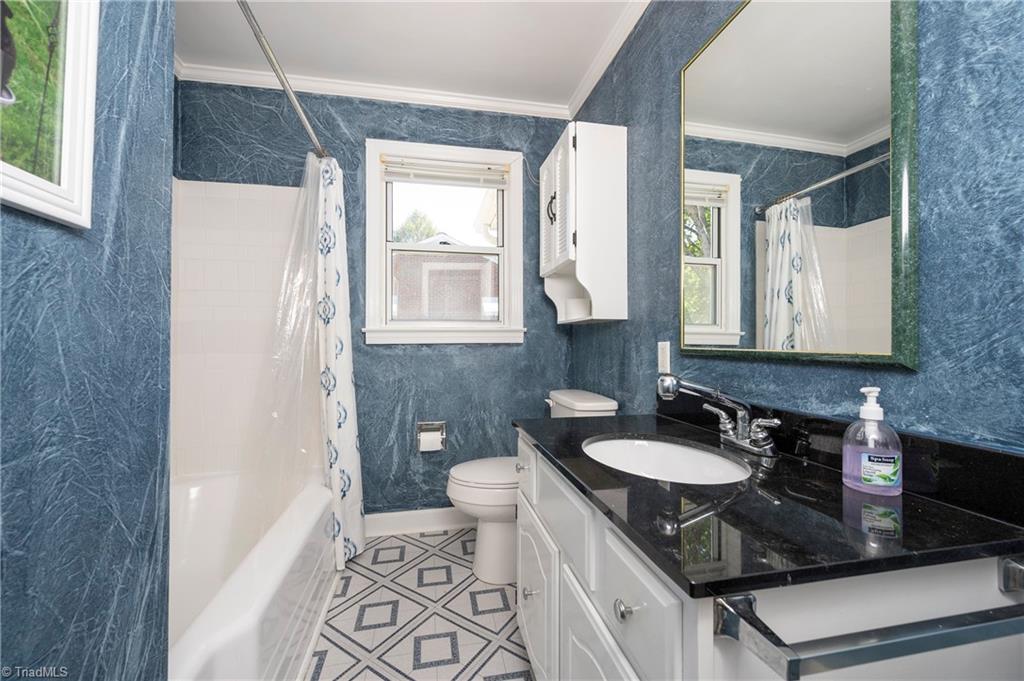 590 N Peace Haven Road Property Photo 15