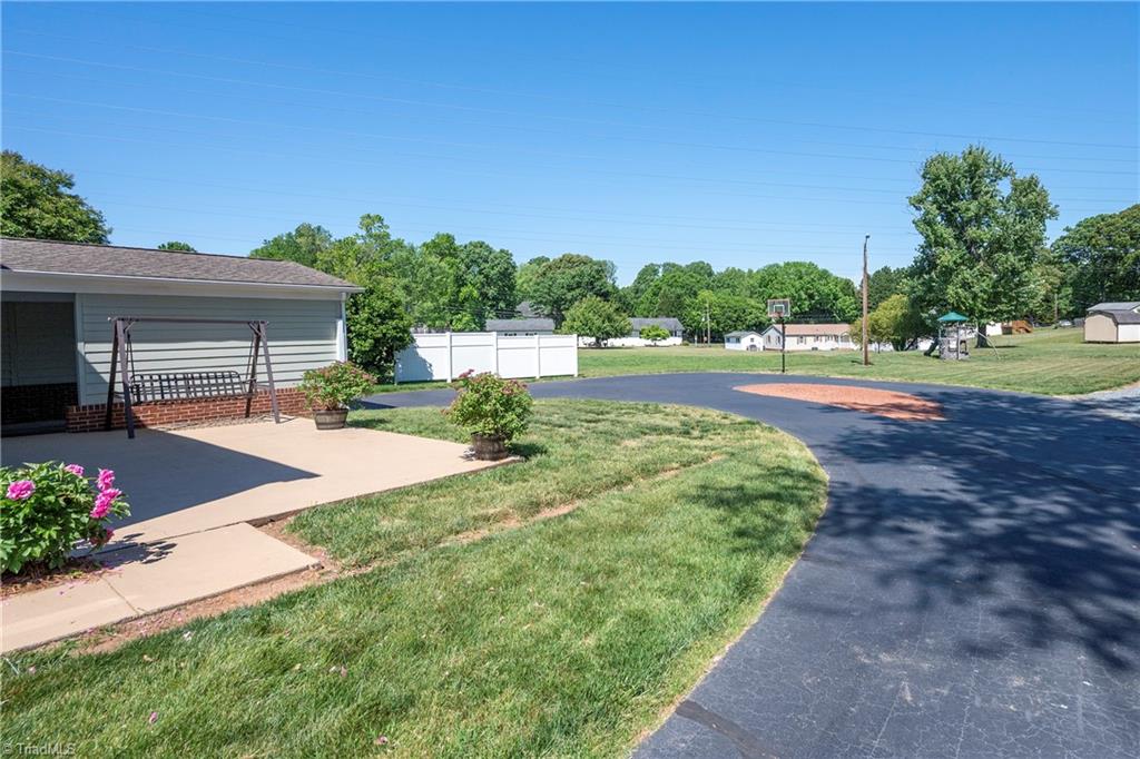 590 N Peace Haven Road Property Photo 26