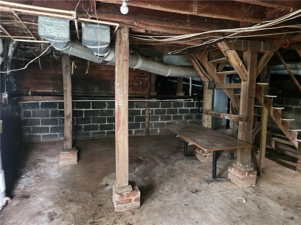 306 Auburndale Street Property Photo 8