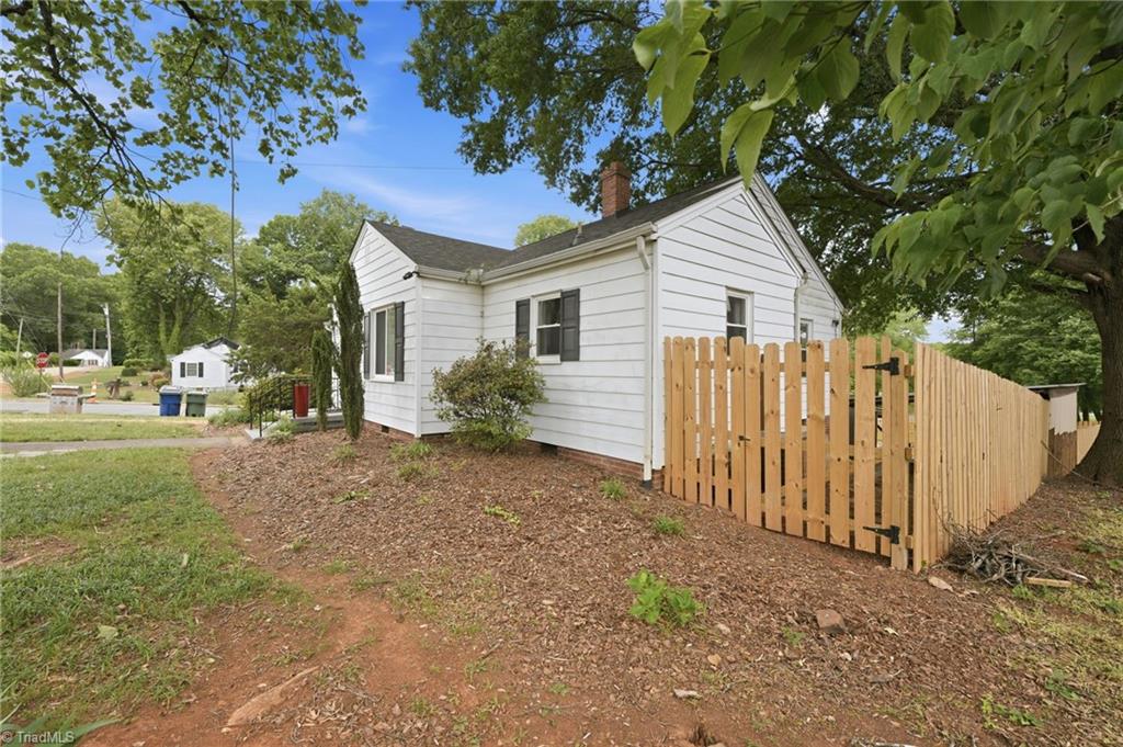 215 Home Avenue Property Photo 3