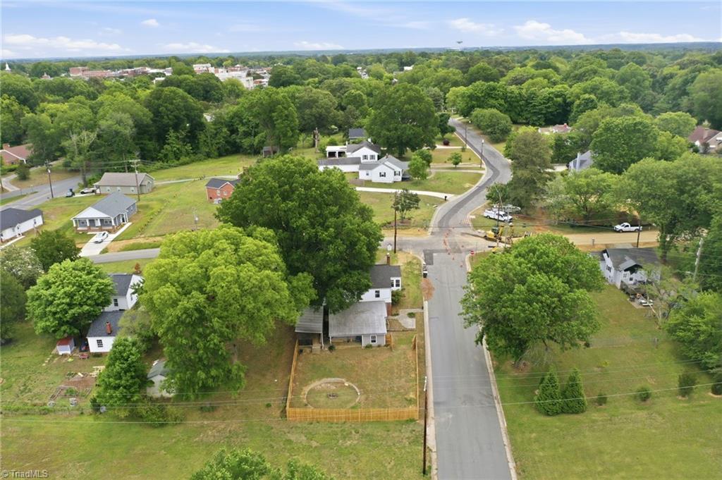 215 Home Avenue Property Photo 8