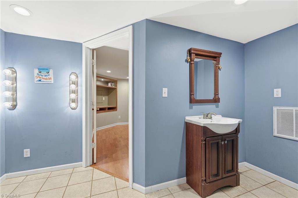 215 Home Avenue Property Photo 37