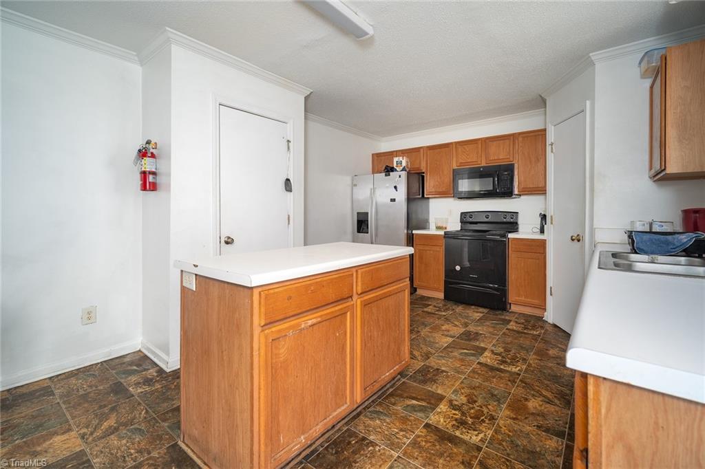 5709 Waterpoint Drive Property Photo 10