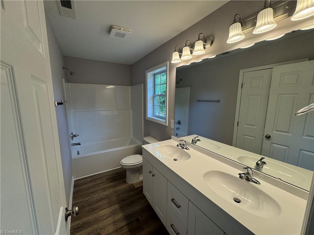 1003 E Russell Avenue Property Photo 8