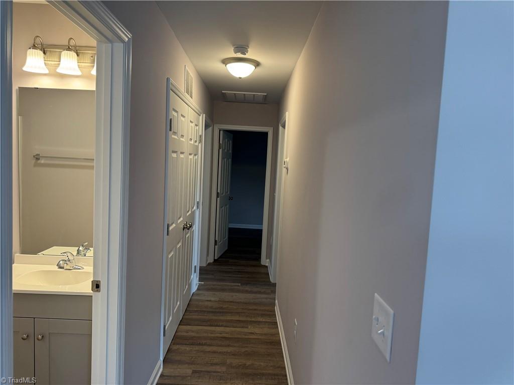 1003 E Russell Avenue Property Photo 17