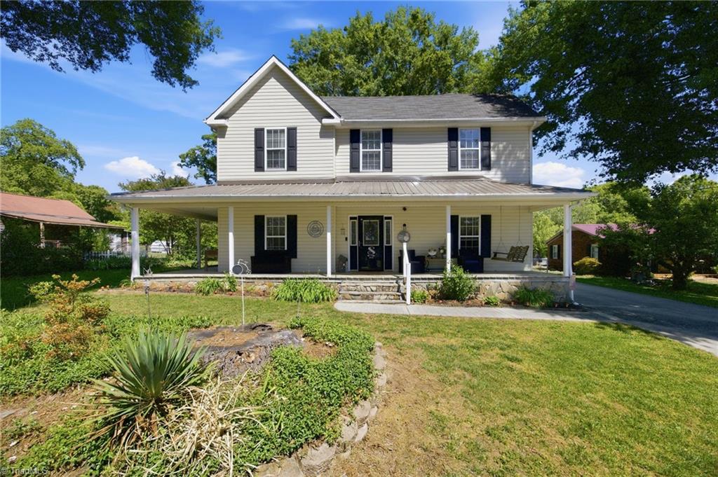 206 3rd Avenue Property Photo 1