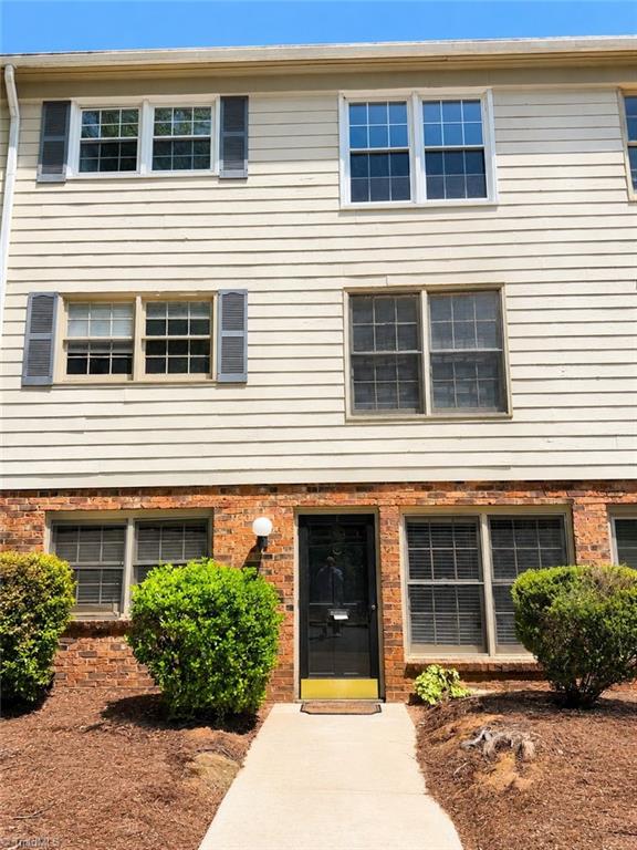 2804 Carriage Drive Property Photo 1