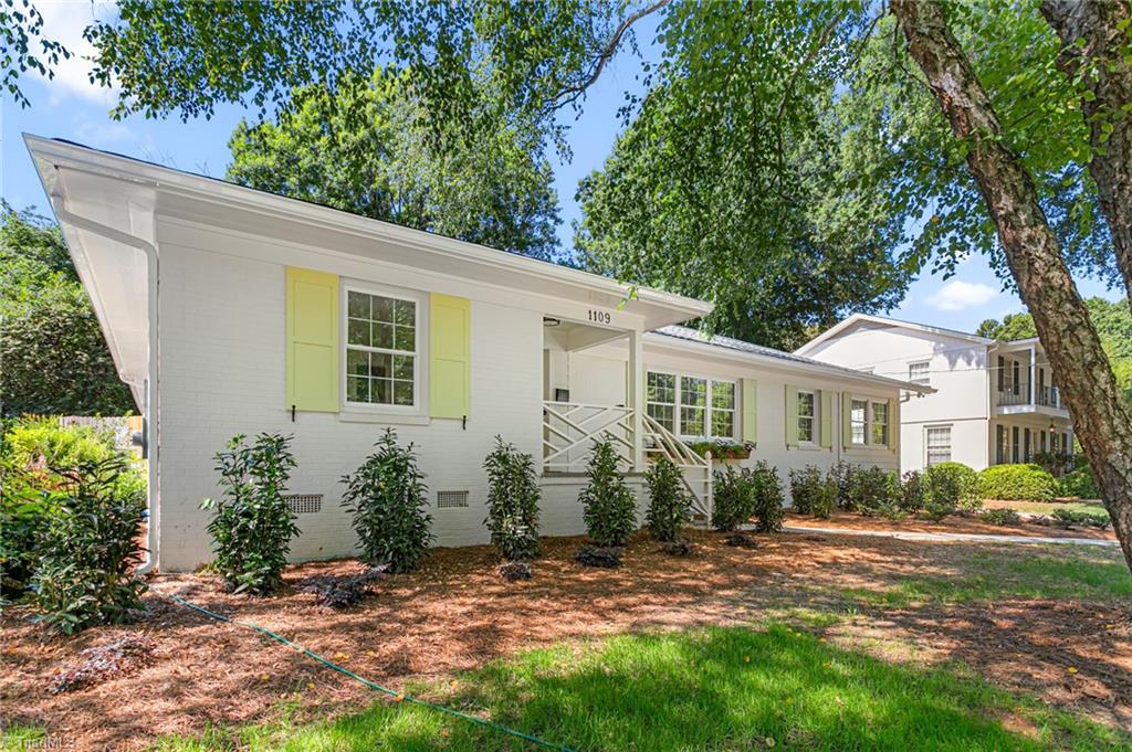 1109 Buckingham Road Property Photo 2