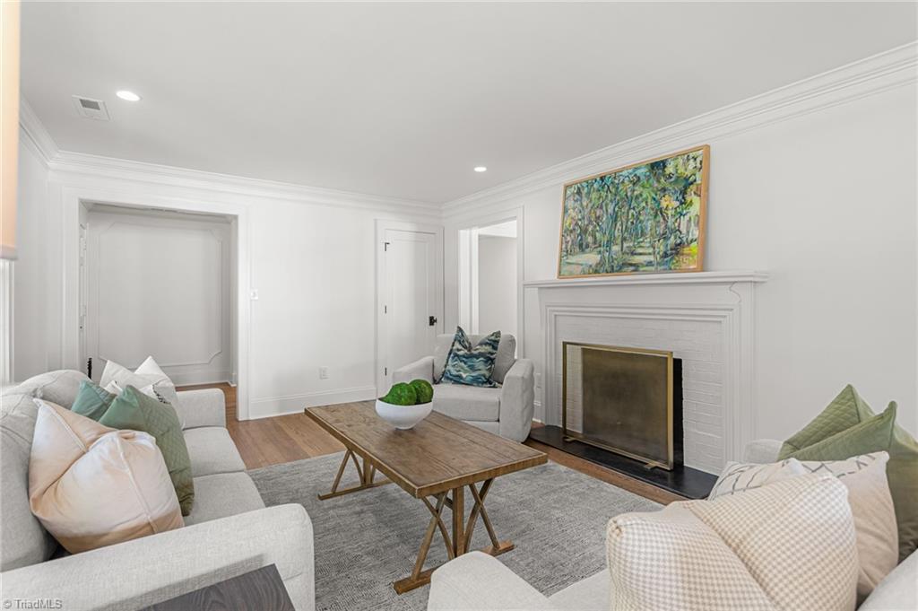 1109 Buckingham Road Property Photo 7