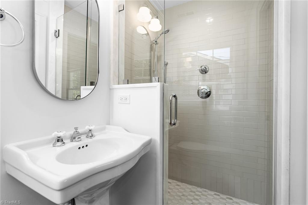 1109 Buckingham Road Property Photo 27