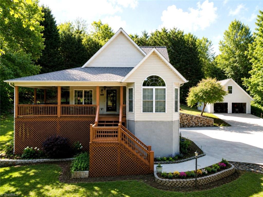 2472 Hamby Mountain Road Property Photo 1
