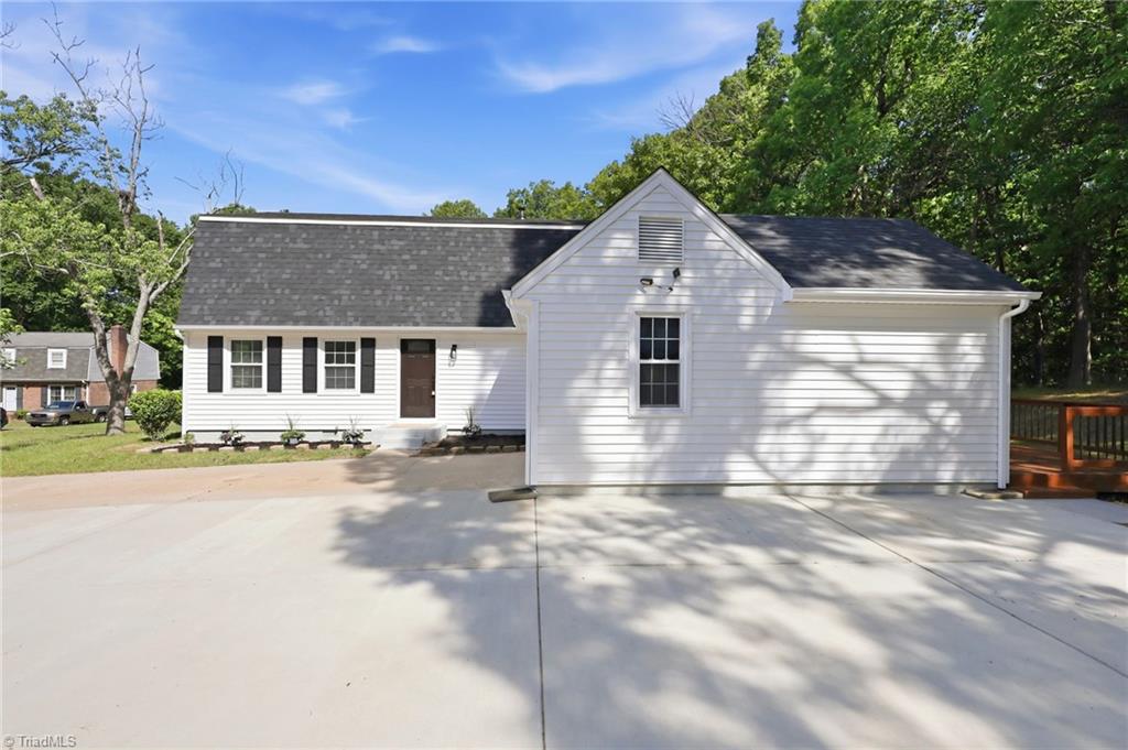 1930 Middlewood Court Property Photo 4
