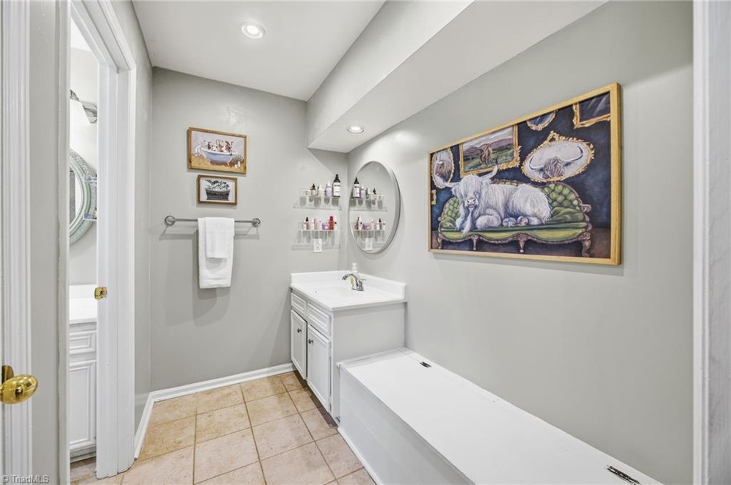 502 Camelot Drive Property Photo 25