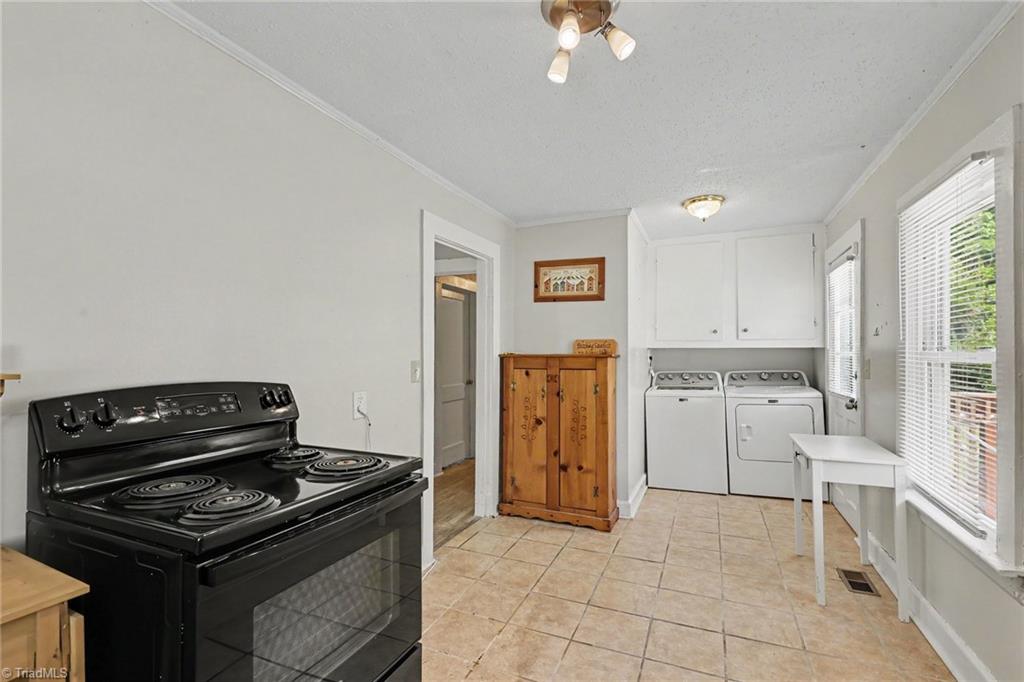 1602 Larkin Street Property Photo 11