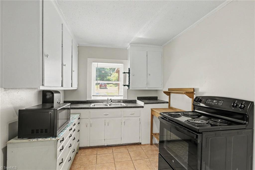 1602 Larkin Street Property Photo 12