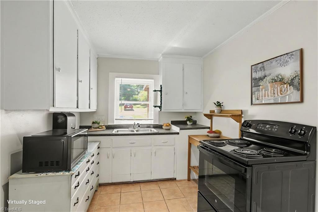 1602 Larkin Street Property Photo 13