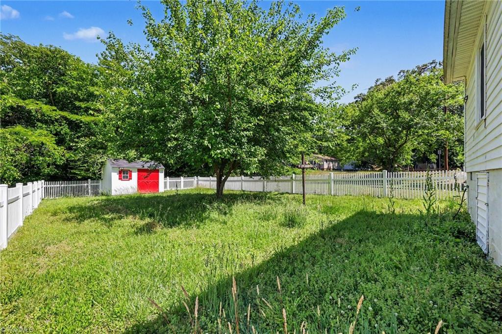 1602 Larkin Street Property Photo 31