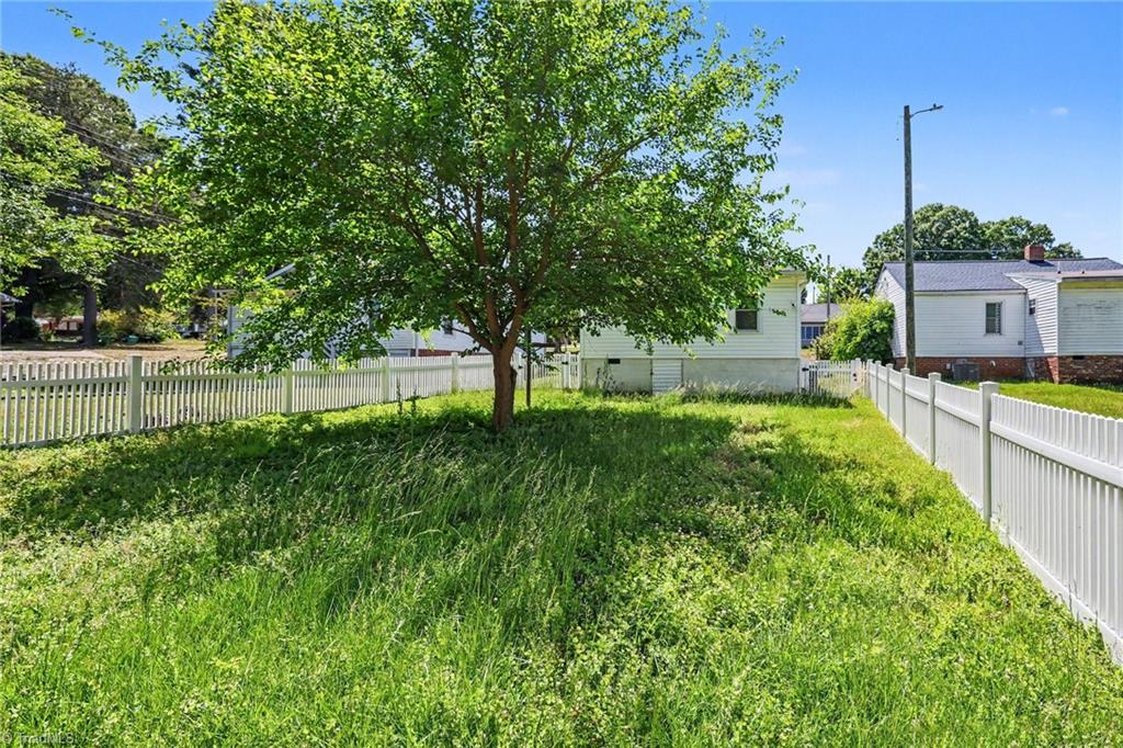 1602 Larkin Street Property Photo 32