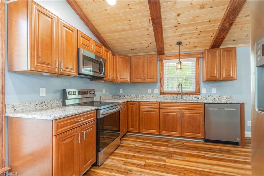 81 Pine Tree Drive Property Photo 12