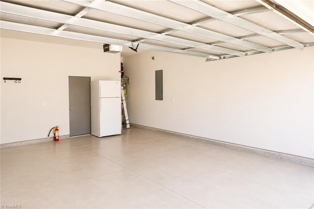 807 Riley Lane Property Photo 3