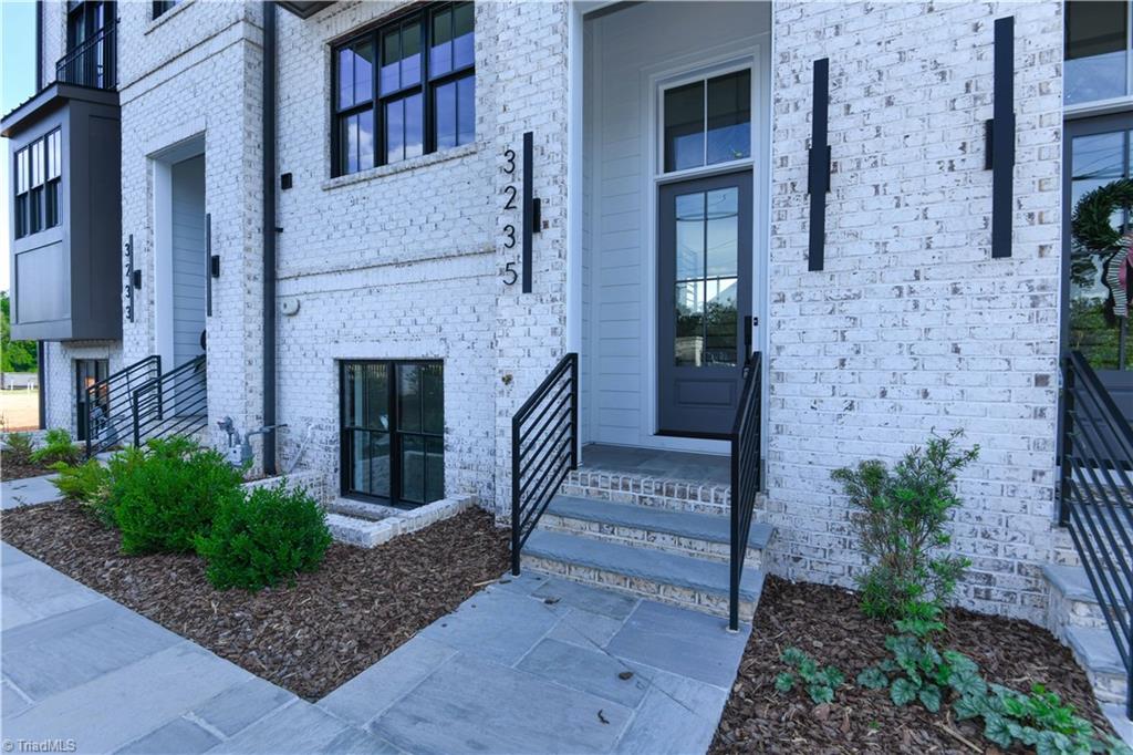 3235 W Friendly Avenue Property Photo 1