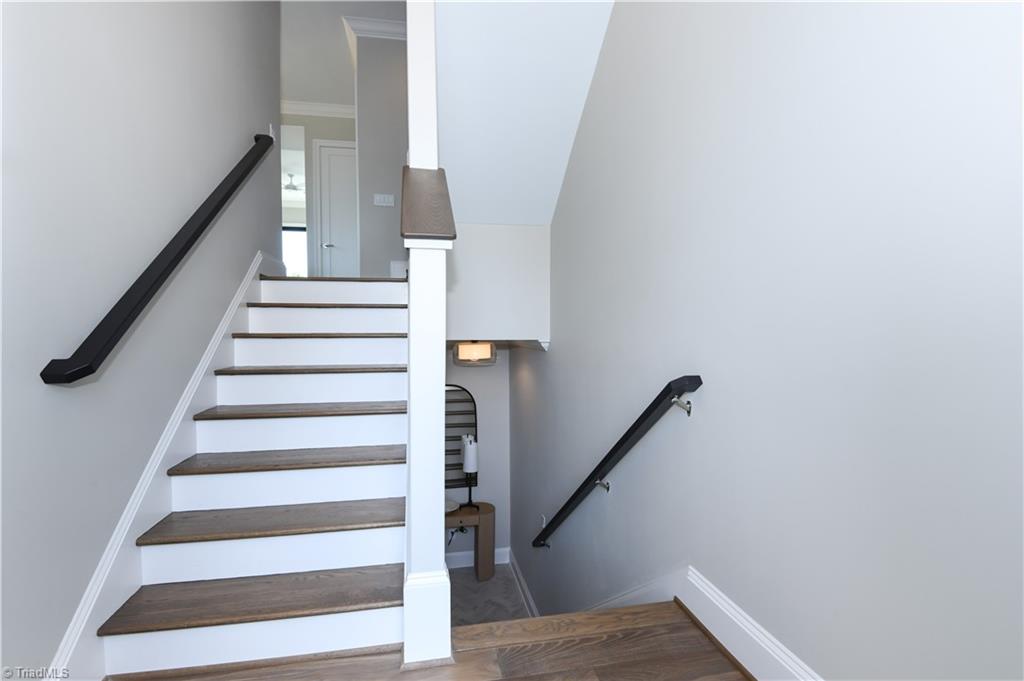 3233 W Friendly Avenue Property Photo 5