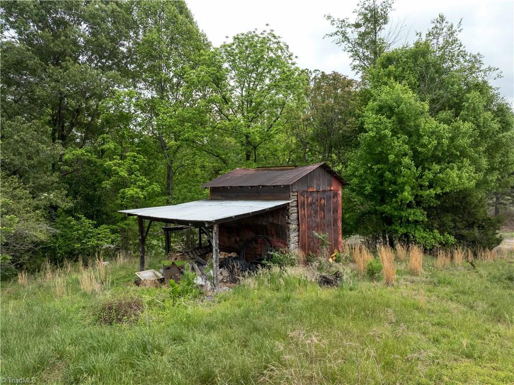 4275 Grubbs Road Property Photo 8
