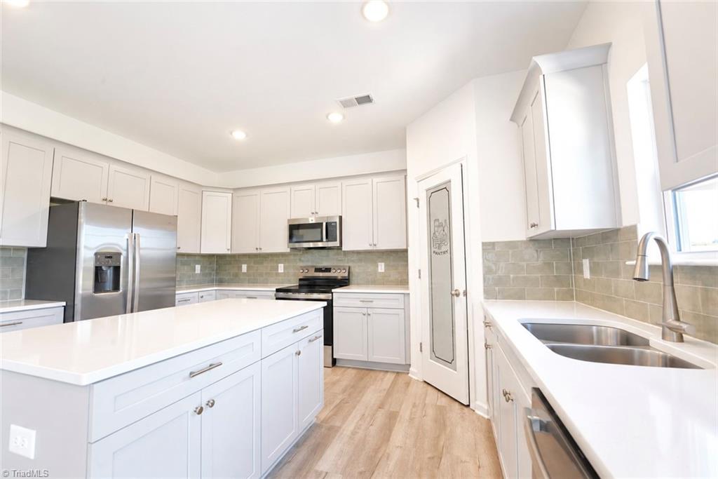 6909 Steeplegate Drive Property Photo 14