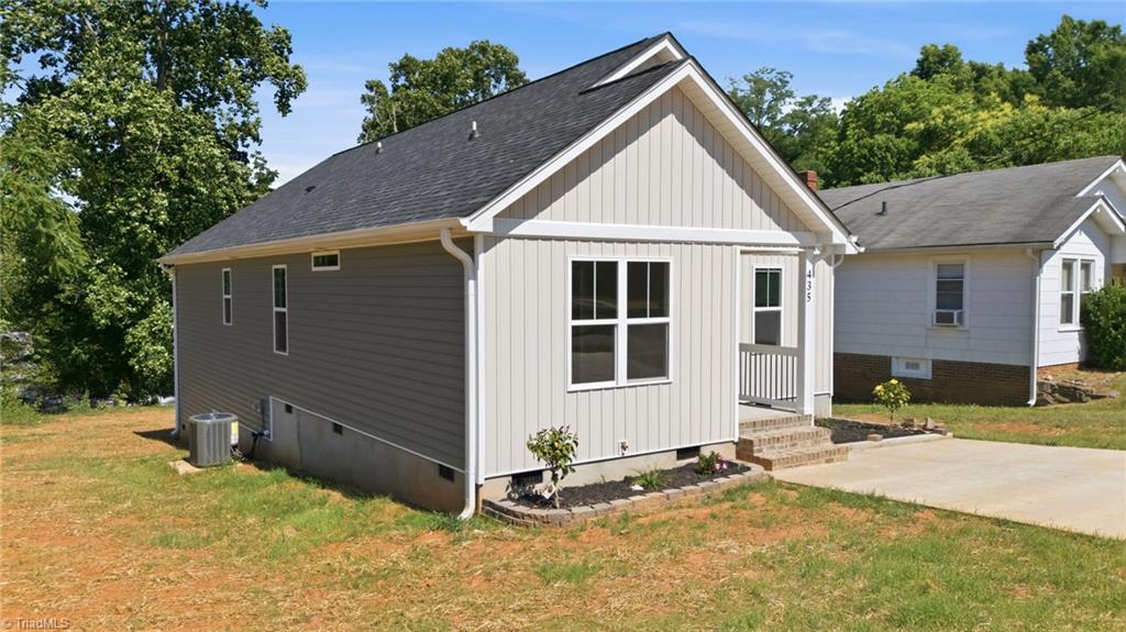 435 Stratton Avenue Property Photo 2