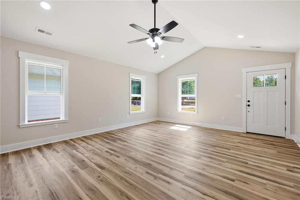 435 Stratton Avenue Property Photo 4
