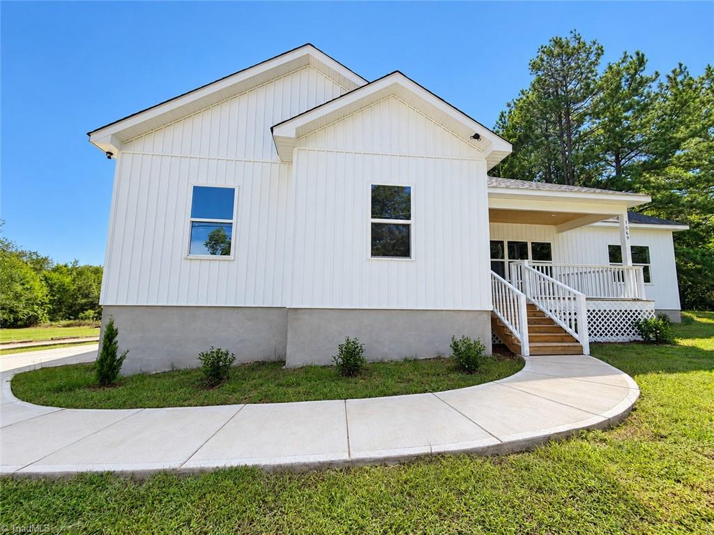 1569 E Ridge Road Property Photo 2