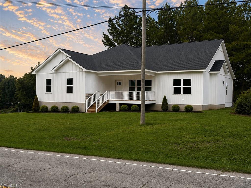 1569 E Ridge Road Property Photo 4