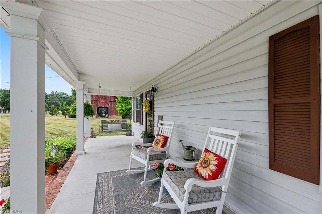 329 Pine Road Property Photo 6