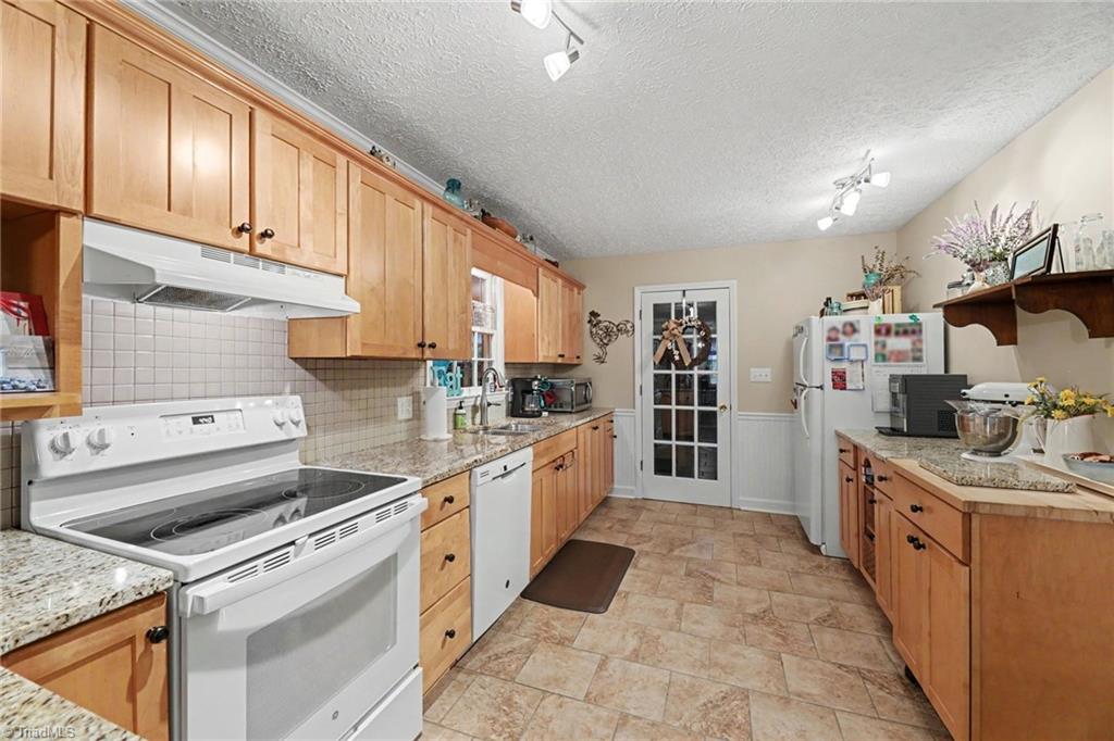 329 Pine Road Property Photo 10