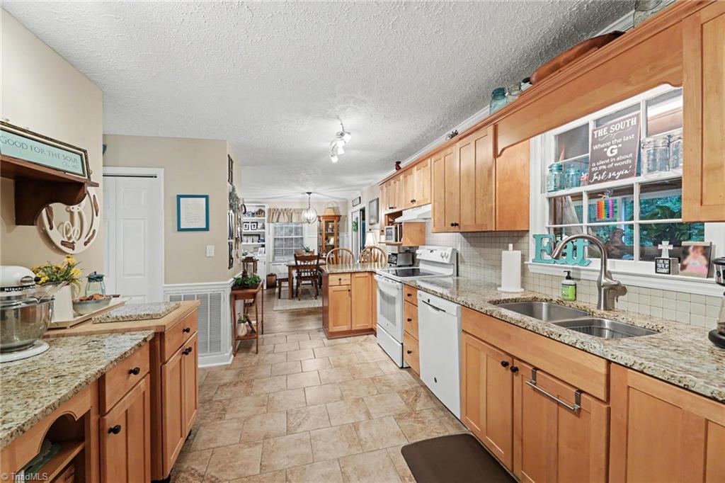 329 Pine Road Property Photo 11