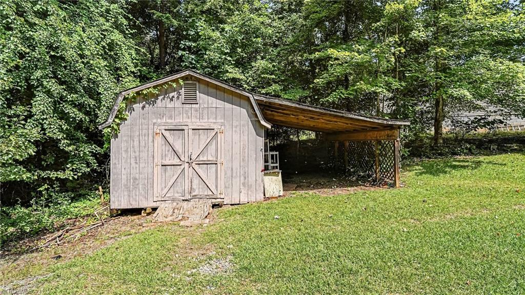 226 Greystone Drive Property Photo 32